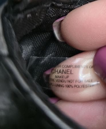 zara aksesoari: CHANEL Make up. Mala crna torbica preko ramena za mobilni i sitnice — 3