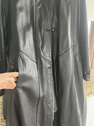 Lične stvari: Dugačka ženska kožna jakna/kaput sa kapuljačom i krznenim obodom — 4