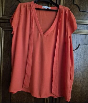 Košulje, bluze i tunike: Ženska bluza u narandžastoj boji, sa kratkim rukavima i elegantnim V — 1