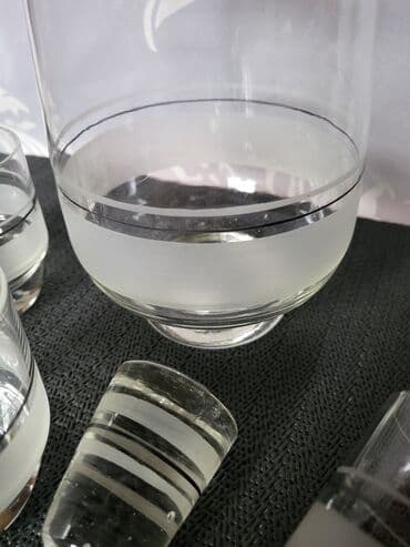 swarovski case za vino cena: Servis nov paracinsko staklo 70te za vino. Servis sve na njemu odsjaj — 11
