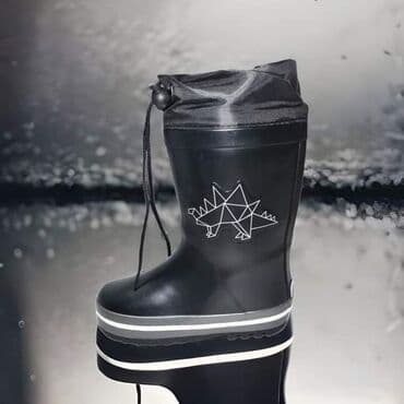 crne lakovane cizme: 2000 din
25-30 — 3