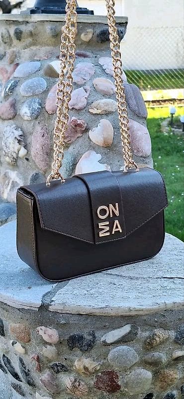 dzak za paketic: Ženska torbica preko ramena sa zlatnim lancem - Model: kompaktna — 5