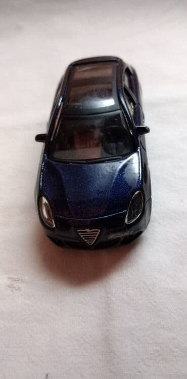 maketa: Burago Alfa Romeo Giulietta ocuvano — 2