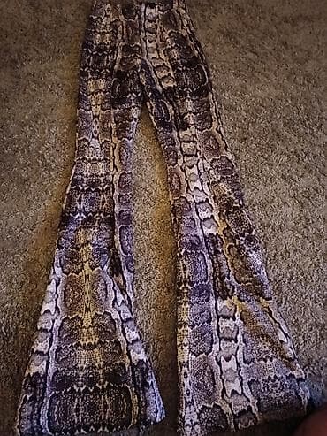zvonaste pantalone: Ženske pantalone Blondy – zmijski print, zvonare - Brend: Blondy — 2