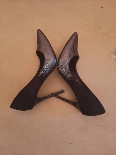 srebrna ogrlica sa krsticem: Pumps, 39 — 8