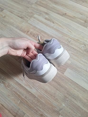 new balance patike bele: New balance bele patike, nosene 7-8 puta, ocuvane, 39.5 broj ali je — 3