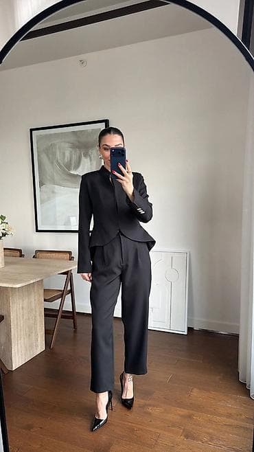 hurem prsten: Komplet – sako i pantalone crna boja. - Sako: strukiran kroj sa lagano — 1