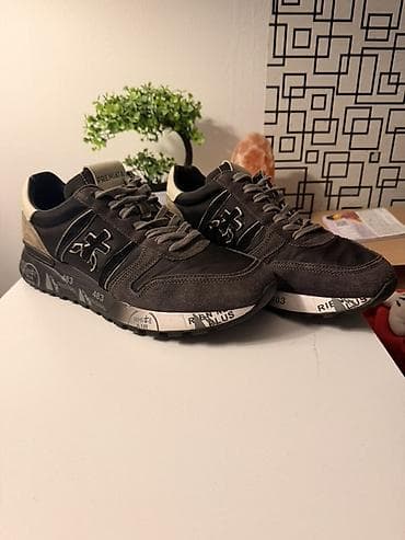 predivne haljine: Premiata muške patike – model sa prepoznatljivim logotipom i đonom sa — 1