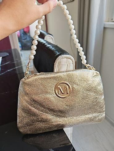 Elegantna ženska torbica – zlatna, sa bisernom ručkom - Materijal