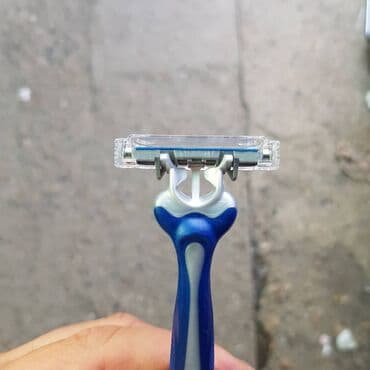 Skin care: Brijac Gillette Blue3, 6+2 Novo kao na slici 8 brijača 800din. Brijač — 6