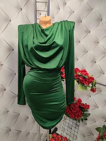 Elegantna zelena haljina s dugim rukavima - Model: mini haljina sa — 1