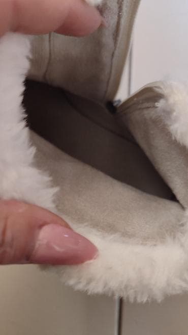 nis svecane haljine: - Topao, mekan veštački krzneni okovratnik i postava iznutra za — 4