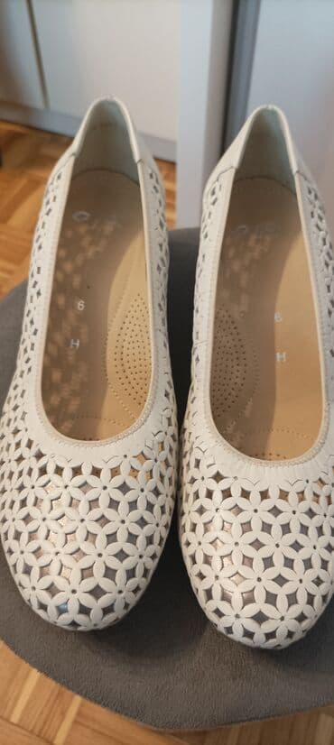 Women's Footwear: Pumps, 40 — 4