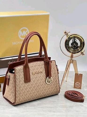 Nakit: 1 klasa kopije
Cena 5300 rsd
💋 — 5