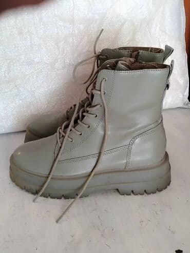 Women's Sneakers and athletic shoes: High boots, 39 — 1