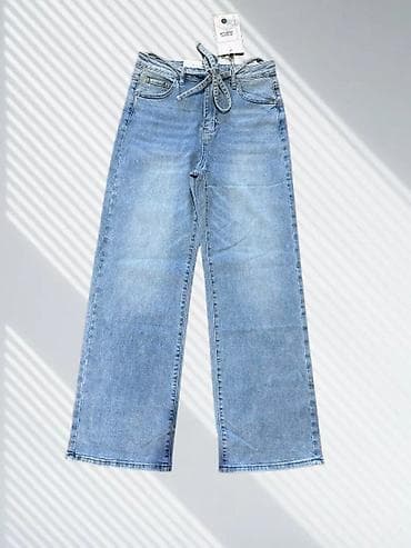 Pantalone, Farmerke, Šortsevi: Široke farmerke od svetlo-plavog teksasa imaju elastina. L vel — 1