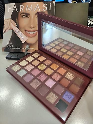 kaput kamel: FARMASI paleta senki za oči sa velikim ugrađenim ogledalom. - — 1