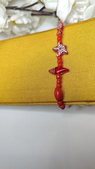 dzepni sat cena: Narukvica sa crvenim perlama i morskim motivima - Ručno nizane — 2