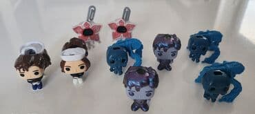 Kolekcija minijaturnih figura/privезака inspirisanih serijom Stranger