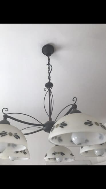 viseći lusteri: Komplet 4 komada !!!!!! ! Staro par meseci !!! 2 viseca lustera jedan — 8