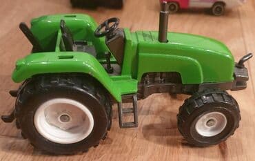 jagodica bobica igracka: Majorette igracka traktor automobilcic, razmera 1:43 — 1