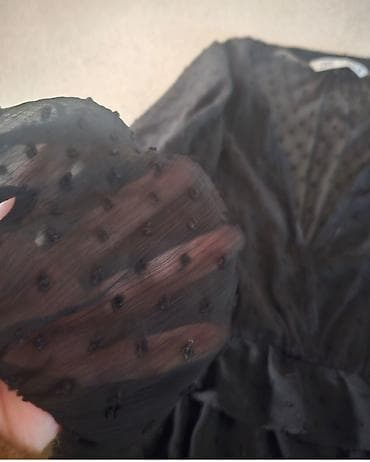 Haljine: Crna haljina na preklop (wrap) – ZARA - Materijal: lagani, providni — 4