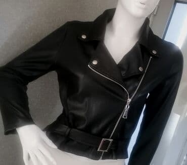 Crna jakna u stilu bajkerske kože sa asimetričnim rajsferšlusom. Ima na lalafo.rs Crna jakna u stilu bajkerske kože sa asimetričnim rajsferšlusom. Ima