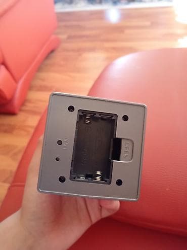 crni muski satovi: Digitalni stočni sat/termometar sa olovkom držačem – MORAVA enterijeri — 3