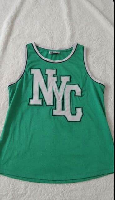 Zeleni sportski top bez rukava + teksas šorts - Top: atletski kroj na lalafo.rs Zeleni sportski top bez rukava + teksas šorts - Top: atletski kroj