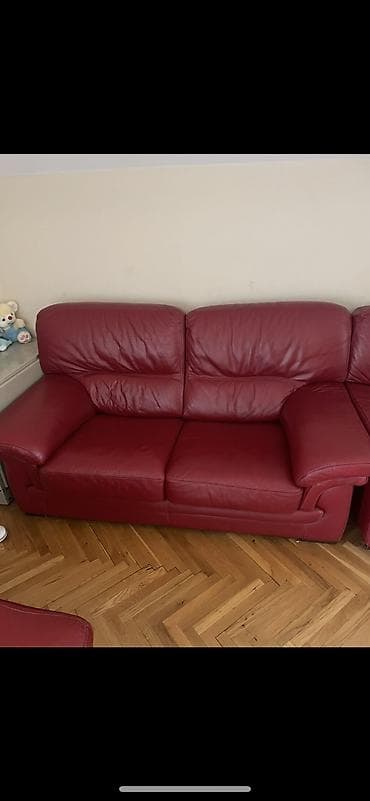 polovne garniture kraljevo: Kožna garnitura – bordo/crvena boja Polovna, Cena: 600€ Kontakt — 2