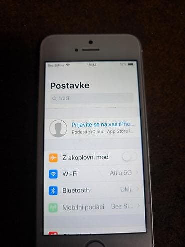 Car Electronics: Apple iPhone 5S sivi/srebrni sa 16 gb memorije baterija dobra sim — 5