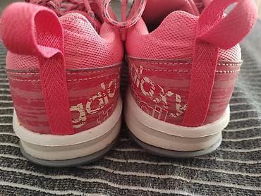 letnje patike: Patike Adidas u roze i sivoj boji, dizajnirane za udobnost i podršku — 5