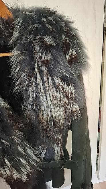 pantalone sa prorezom: Ženska kraća jakna od tamnozelene brušene kože/antilopa sa — 3