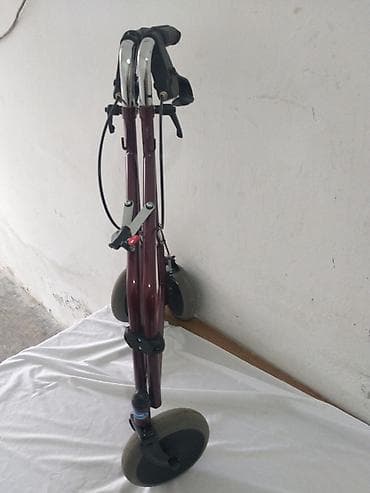 Donji delovi trenerke: Nemacka hodalica-setalica, rolator sa tri tocka, u veoma ocuvanom — 6