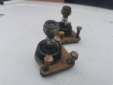 adapter za auto upaljač sa 220v na 12v: Donje kugle trapa Lada 21214i Niva 2012 godiste. Polovno. ocuvano — 3