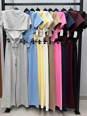 jusi trenerke: Damski dvodelni komplet – crop majica i široke pantalone - Dizajn — 3