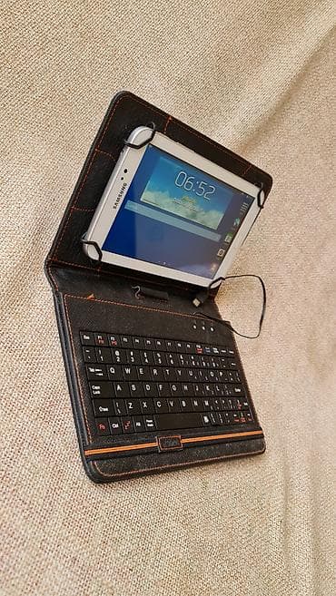 desktop ventilator: Kožna futrola sa ugrađenom žičnom tastaturom za tablet (oko 7–8 inča) — 2