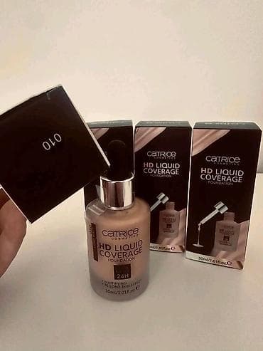 Šminka: **Catrice HD Liquid Coverage Foundation 30 ml – nijansa 010 Light — 2