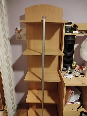 Ugaone garniture: Drvena polica/regał za izlaganje sa centralnom aluminijumskom šipkom — 2