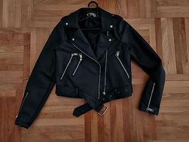 Crna biker jakna od eko kože - Klasičan moto kroj sa reverima i na lalafo.rs Crna biker jakna od eko kože - Klasičan moto kroj sa reverima i