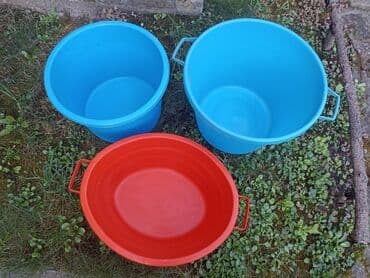 deciji set sto i stolica: Tri plastične posude sa slike cena 27 litaramanja plava 36 litara — 1