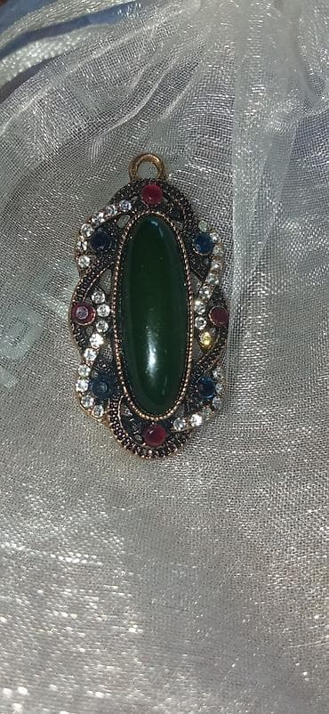 manual privesci: Stari privezak sa žadom i cirkonima — 2