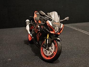target rančevi: Motor SUZUKI GSX-R1000R 2021 1:12 - NOVO NOVO! Vrhunski odradjen — 10