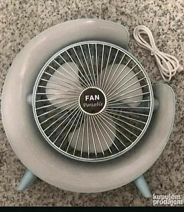 prodajem playstation 4: Ventilator Cena 2300 din Ulazni napon: 5V Ulazna struja: 0.5~1A — 2