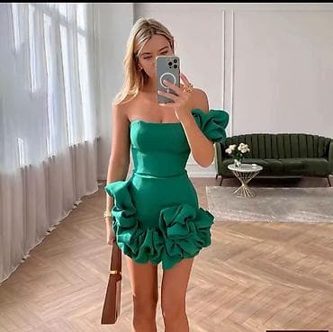 Haljina sa bogatim volanima i 3D cvetom. - Model: asimetrična mini na lalafo.rs Haljina sa bogatim volanima i 3D cvetom. - Model: asimetrična mini
