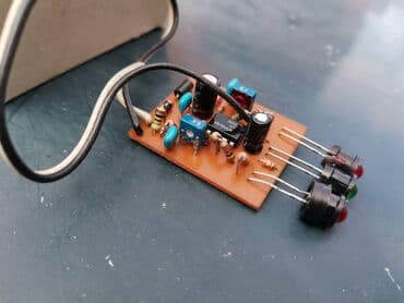 navlaka za auto sediste: Elektronski Voltmetar za 14V ELAN. Novo. Lampicama pokazuje kakvo je — 3