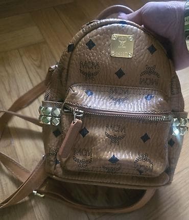 stradivarius aksesoari: MCM mini stark ranac konjak braon boje sa monogram printom. Nov je — 5