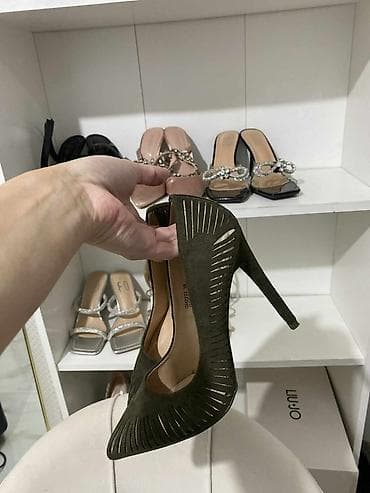 svecane haljine cacak: Elegantne salonke na štiklu – maslinasto zelene - Model: špic cipele — 2