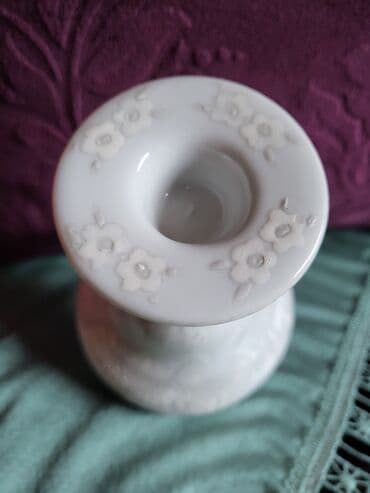 Stare vaze i dekor: Svecnjak nov porcelanski,rucni rad 80te. Visina. 11cm — 4