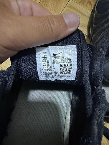 nike bele kozne patike: Nike Air Max Plus (model CD) - Boja: crna (triple black) - Veličina — 3